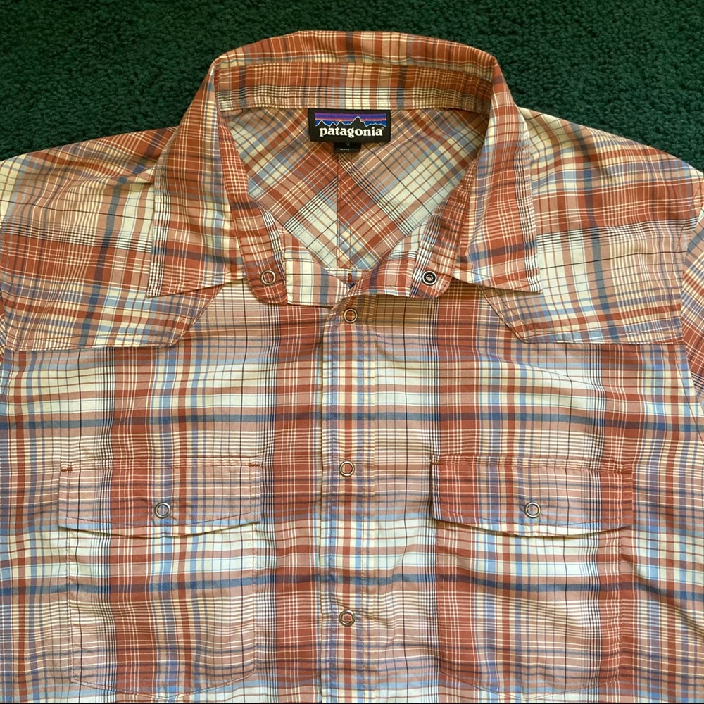 Patagonia plaid button up shirt